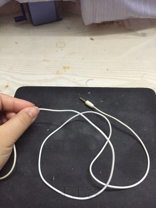 废旧耳机改造单边短线耳机 第2步