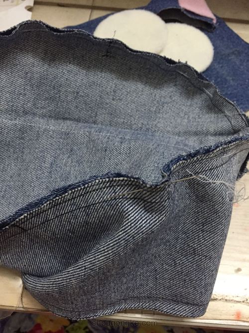牛仔裤改个包 第13步