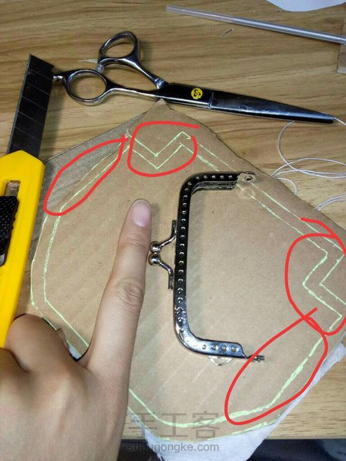 小黄鸭口金包 第1步