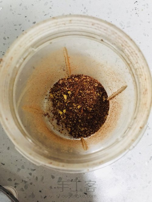 手工制作麻辣腊肠 第4步