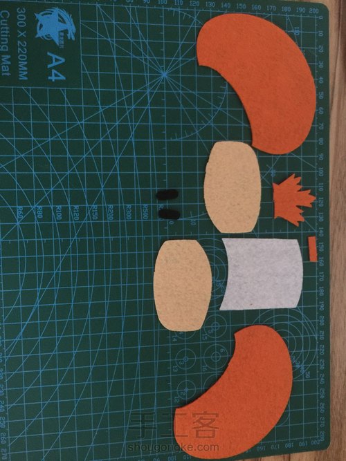 蘑菇小挂件 第2步