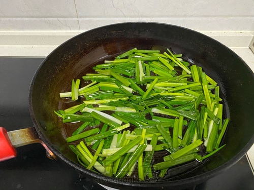 自制葱油拌面的（葱油）做法，零失败 第5步