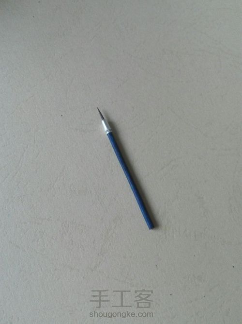 画家套之娃用画笔，铅笔 第4步
