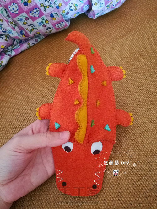 不织布 萌萌哒鳄鱼笔袋 第10步