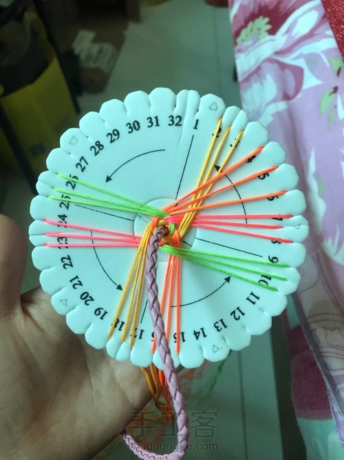 24股四色龙鳞手绳 第2步