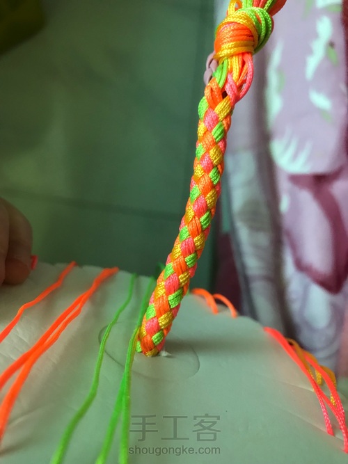 24股四色龙鳞手绳 第10步