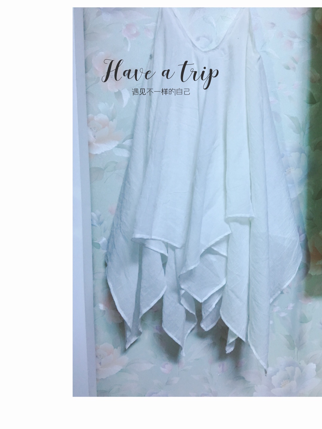 学了一条吊带裙的做法，因为很简单，效果却不错，所以就分享下，在制作过程中没怎么拍照，所以我用纸来演示，感觉更直观吧，有问题可以留言