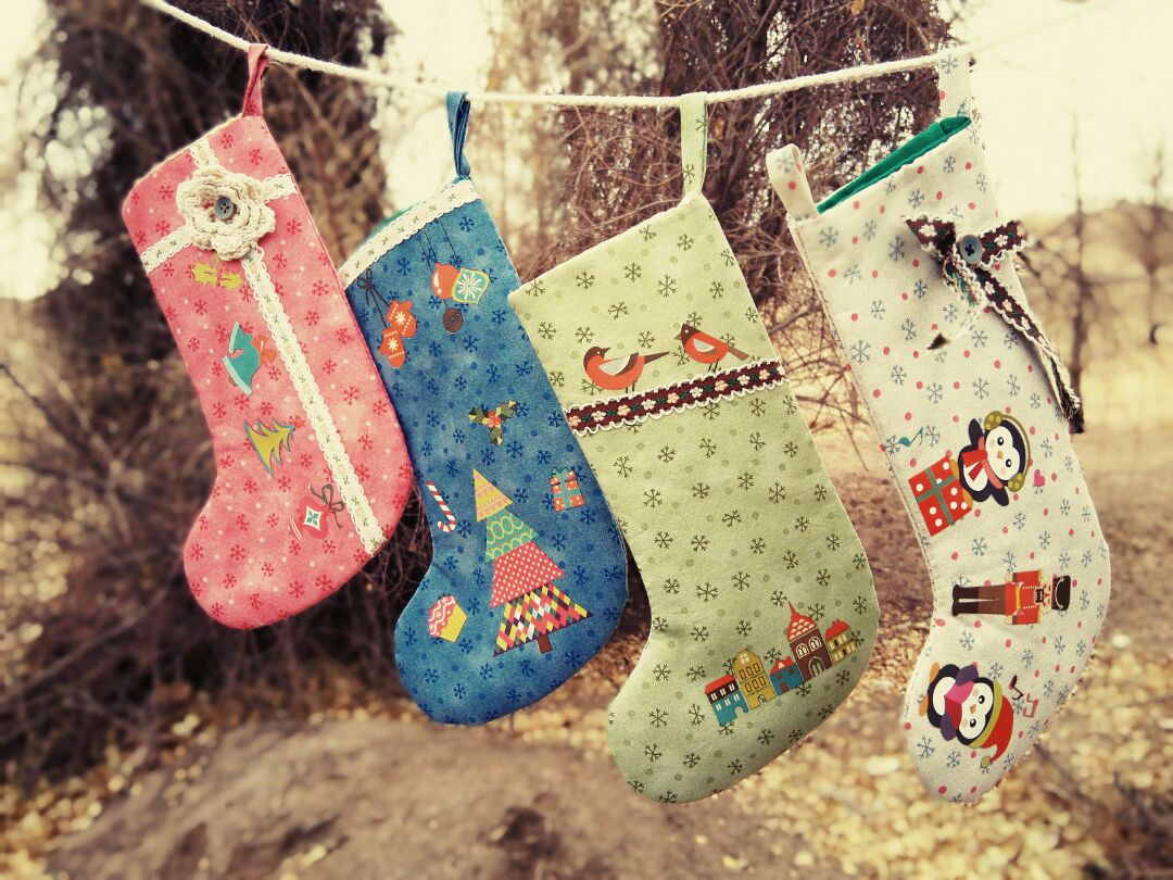 圣诞节快到了，做一堆圣诞袜，填满礼物吧。