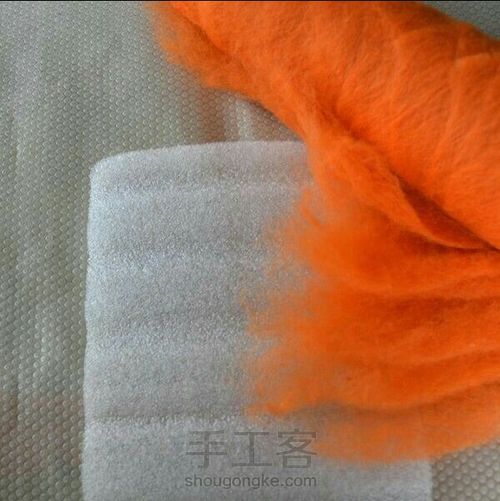 羊毛毡与俄罗斯花纹的结合 第1步