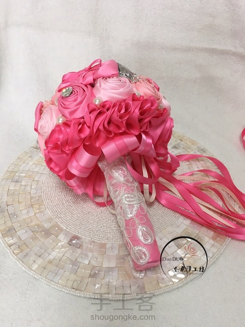 2-粉色系新娘手捧花 第3步