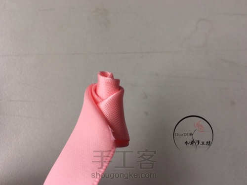 2-粉色系新娘手捧花 第17步