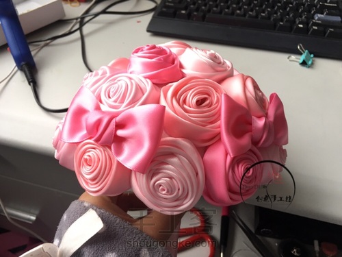 2-粉色系新娘手捧花 第35步