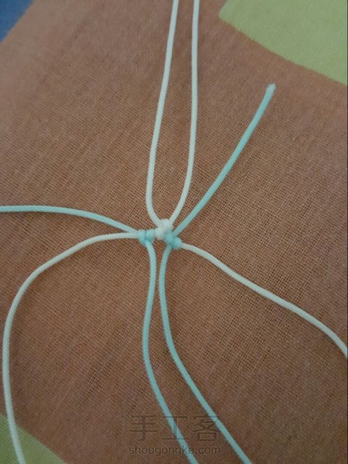 【冰】超级简单小清新的斜卷结手绳 第2步