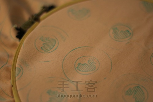 手工刺绣黑天鹅 第5步