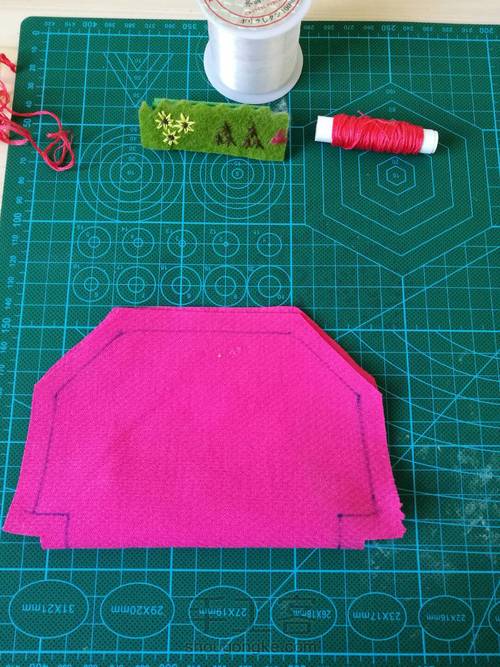 【收纳控】一片式方形口金之落英缤纷 第11步