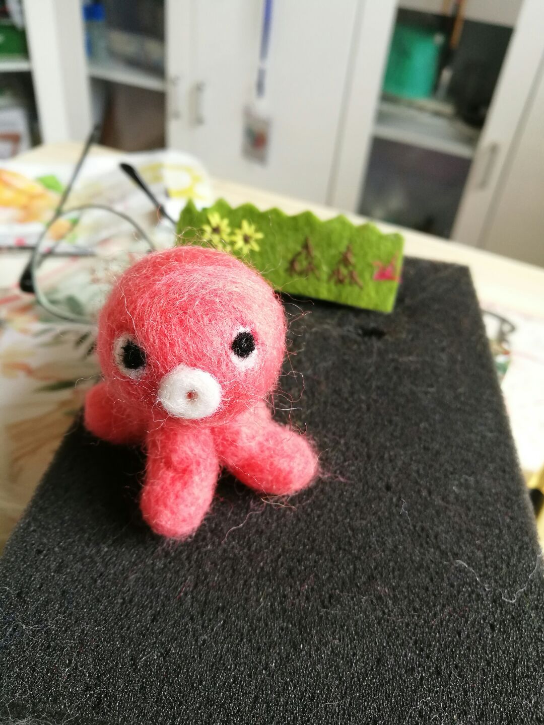 简单的羊毛毡小章鱼