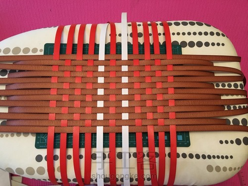 pp带编织买菜篮 第1步