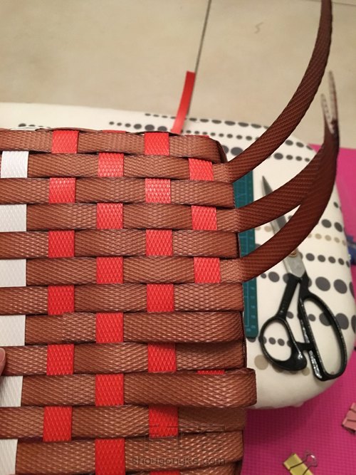 pp带编织买菜篮 第6步