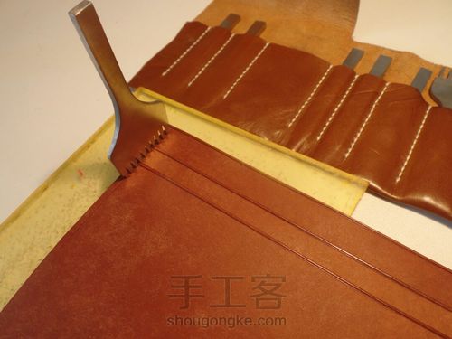 复古感浓郁的长夹 第15步