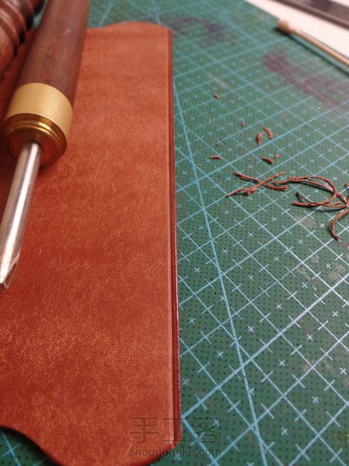 复古感浓郁的长夹 第7步