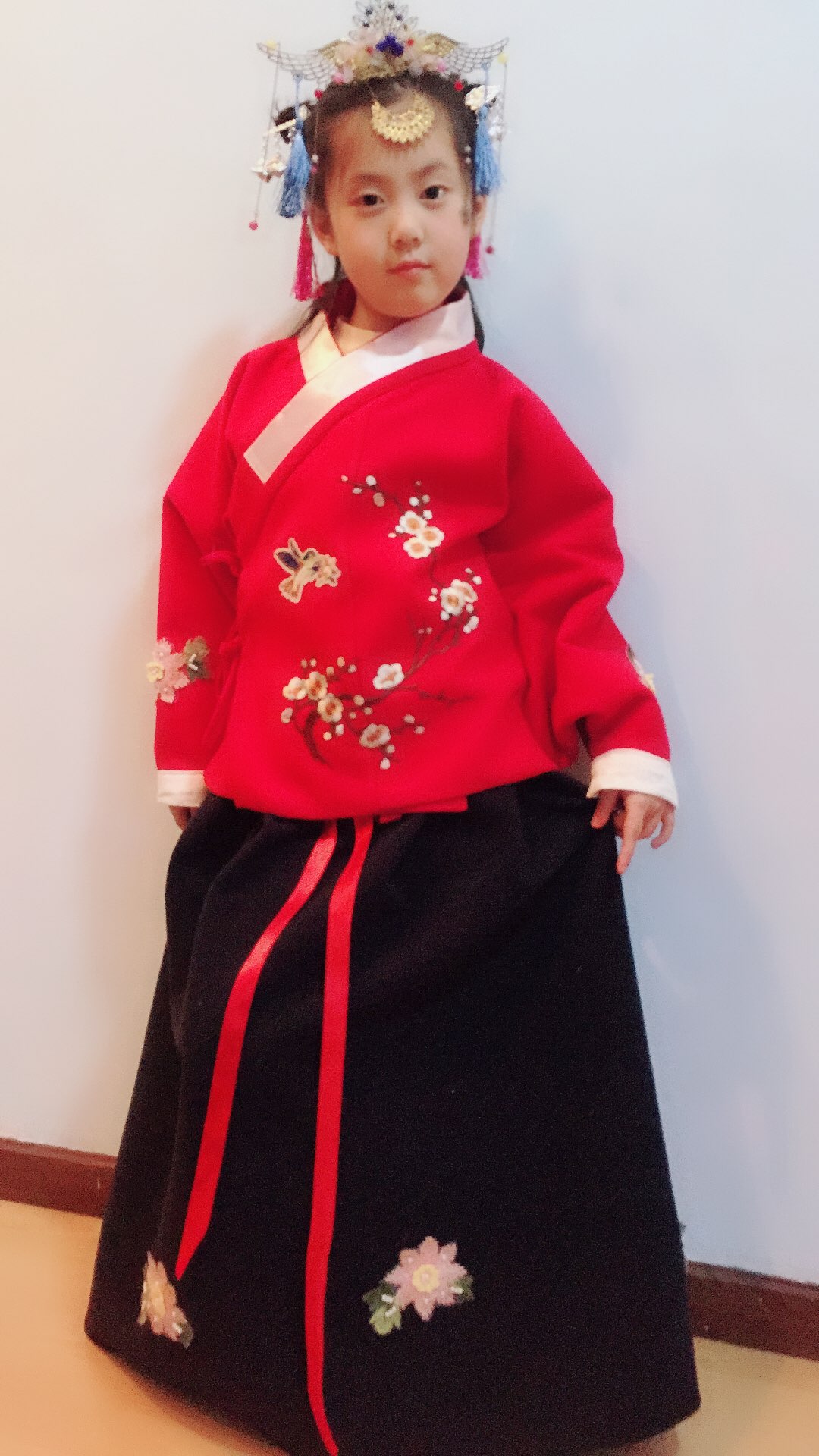 给女儿做一身汉服，新年拜年穿，喜欢传统文化，学习这件事，什么时候开始都不晚