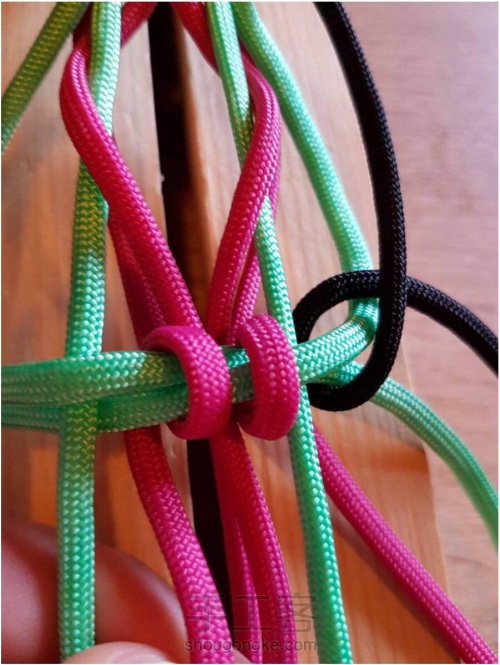 伞绳2⃣️ 花带（转载外网教程） 第11步