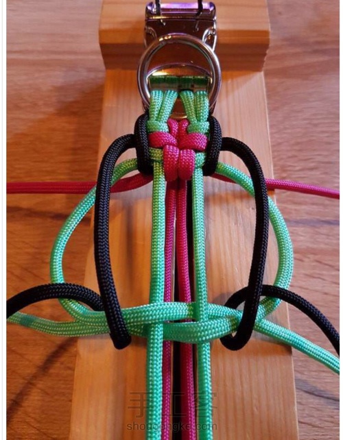 伞绳2⃣️ 花带（转载外网教程） 第14步
