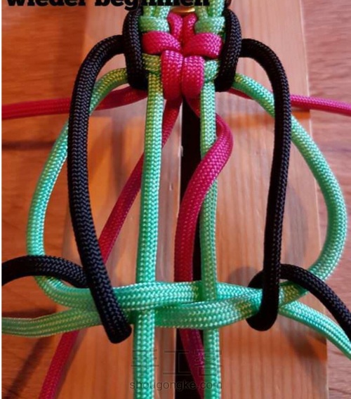 伞绳2⃣️ 花带（转载外网教程） 第15步