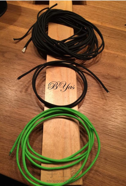 伞绳 鳄鱼 转载外网教程 第1步