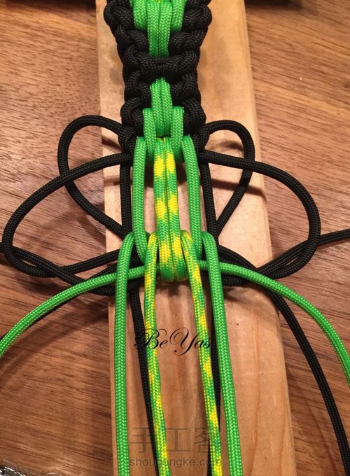 伞绳 鳄鱼 转载外网教程 第12步