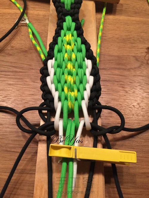 伞绳 鳄鱼 转载外网教程 第21步