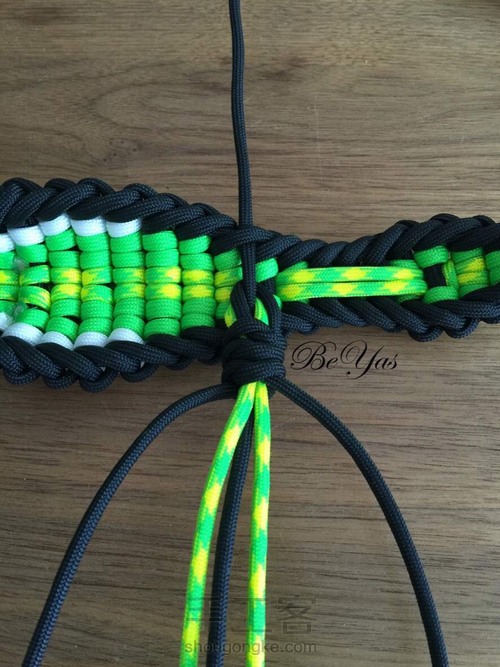 伞绳 鳄鱼 转载外网教程 第29步