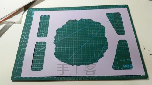 渐变色纸雕《萤烛之辉》 第5步