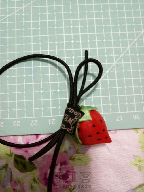 萌萌哒的小草莓发圈 第13步