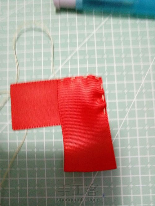 萌萌哒的小草莓发圈 第2步