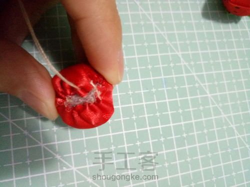 萌萌哒的小草莓发圈 第5步