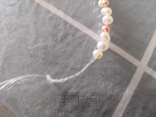 编织手工珍珠颈链 第3步