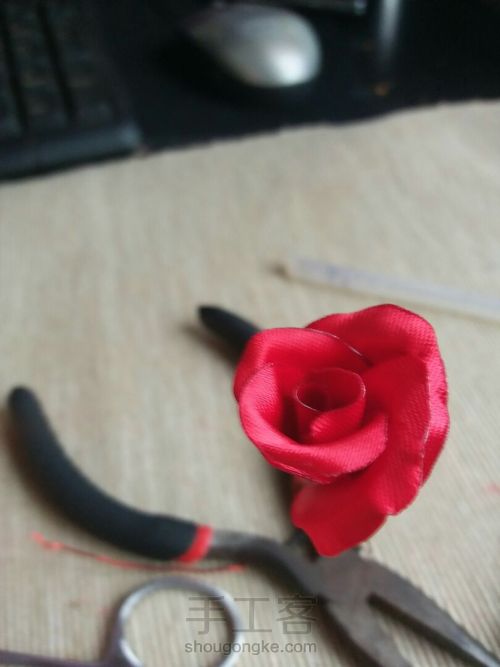 缎带烧花之红色玫瑰花 第4步