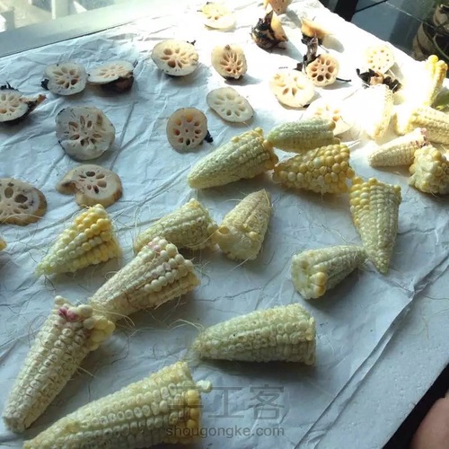 连藕干片，玉米须，小配件 第1步