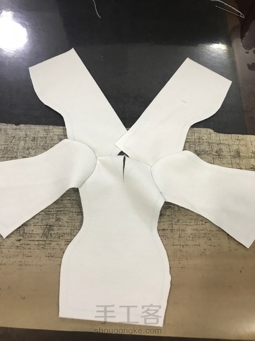 芭比紧身连衣裙 第4步