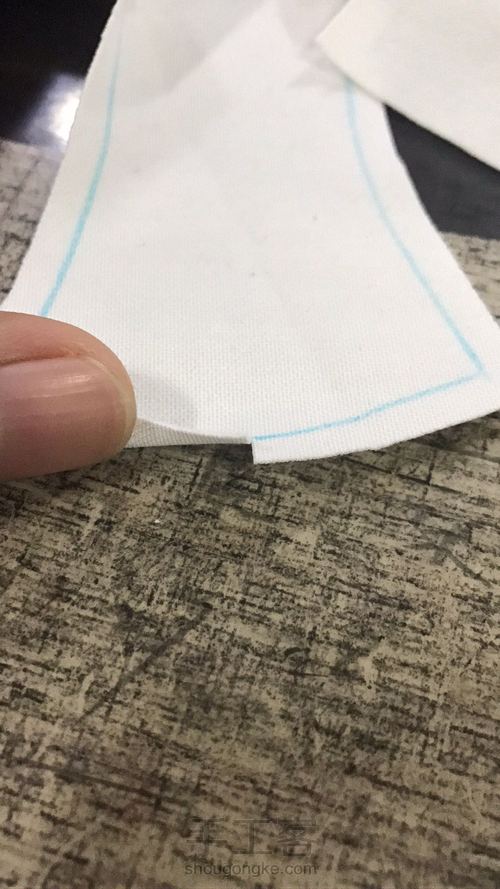 芭比紧身连衣裙 第5步