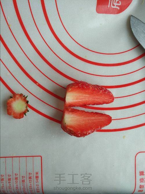 草莓奶油木糠杯~ 第5步