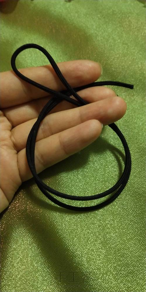 10秒就会的头绳编织教程 第2步
