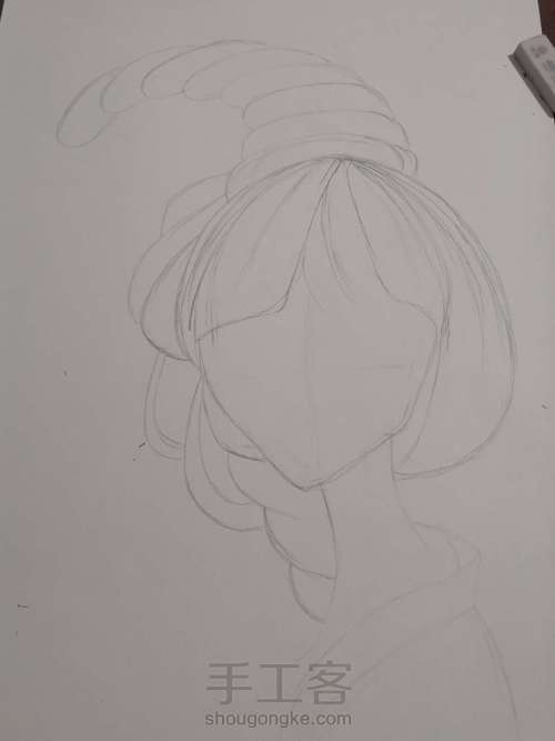 手绘彩铅《长发姑娘 》 第1步