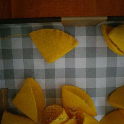 不织布花朵礼盒🎁 第5步