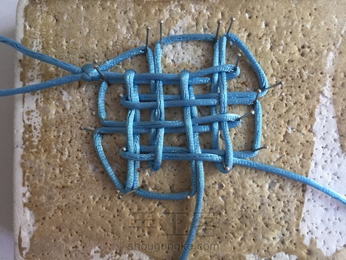 套色盘长结 第6步