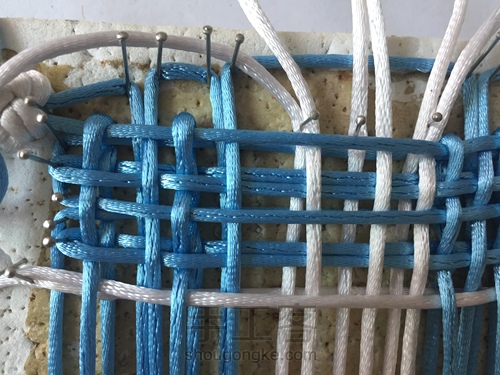 套色盘长结 第12步