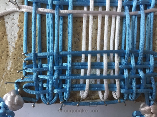 套色盘长结 第13步