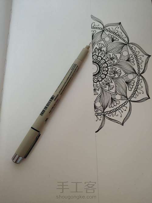 禅绕画（圆形与花的组合） 第3步