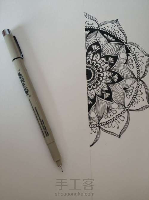 禅绕画（圆形与花的组合） 第4步